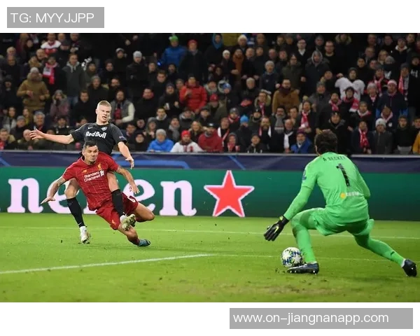 欧冠小组赛激战正酣巴黎领跑五队全胜争夺出线资格